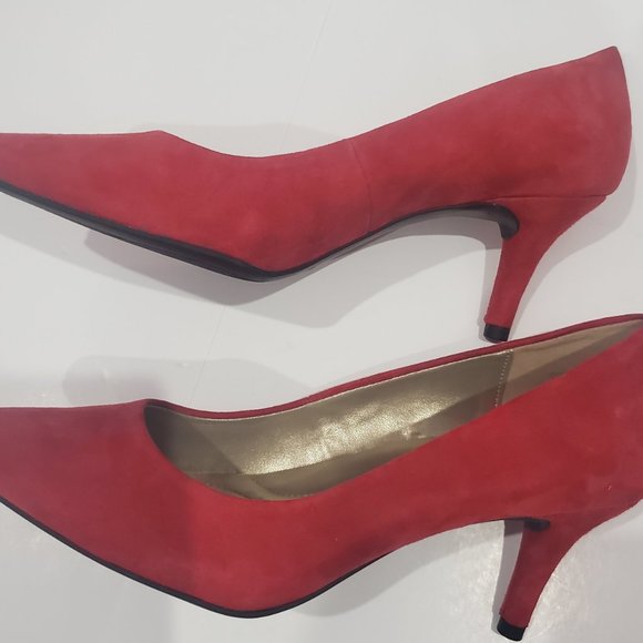 NEW ✅ BANDOLINO Red Suede Classic Pump Heel Shoes 8.5 ✨ NEW - Picture 2 of 9